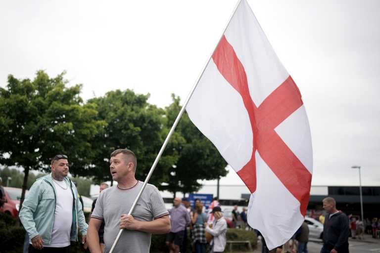 Government issue response to sudden eruption of English flag flying campaign