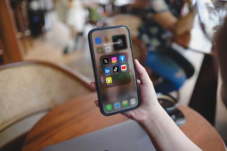 Apple issues warning to 1.8bn iPhone users over security threat