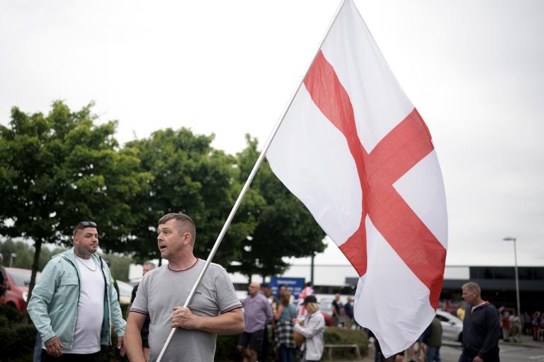 Government issue response to sudden eruption of English flag flying campaign